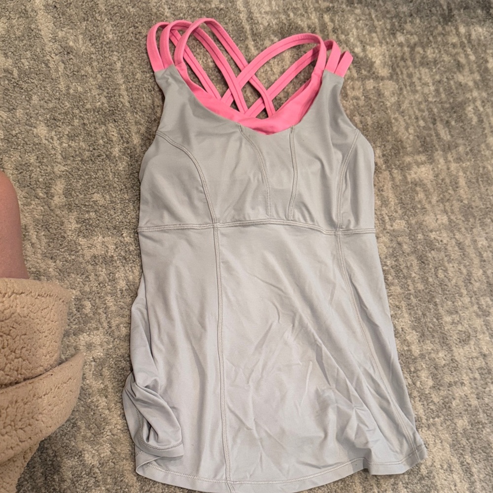 Four lululemon shirts - size 4 - Picture 9 of 10